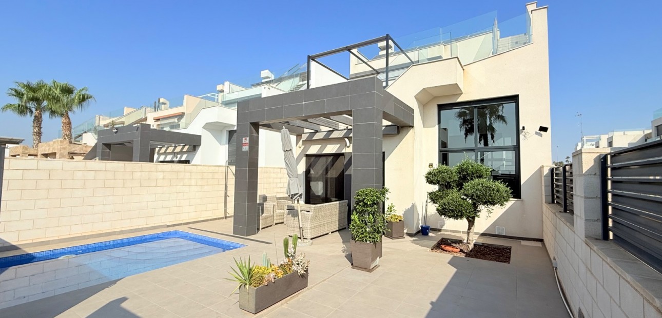 Venta - Villa -
Ciudad Quesada - Pueblo Bravo