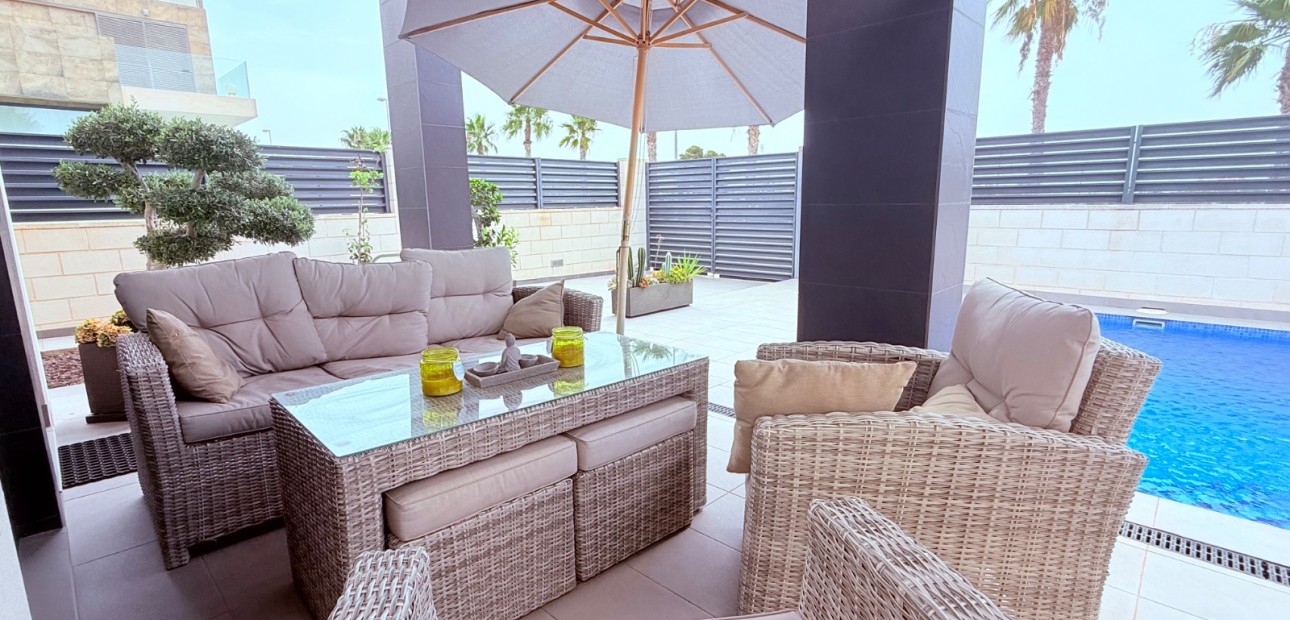 Venta - Villa -
Ciudad Quesada - Pueblo Bravo