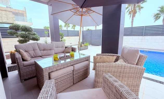 Venta - Villa -
Ciudad Quesada - Pueblo Bravo