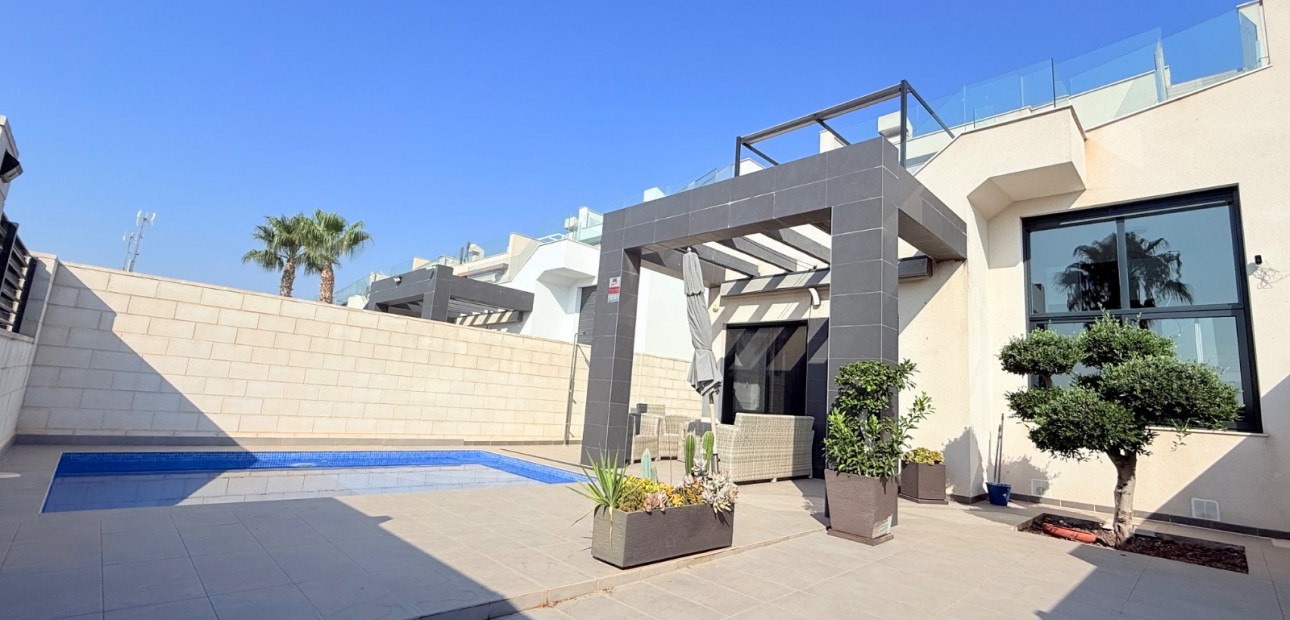 Venta - Villa -
Ciudad Quesada - Pueblo Bravo