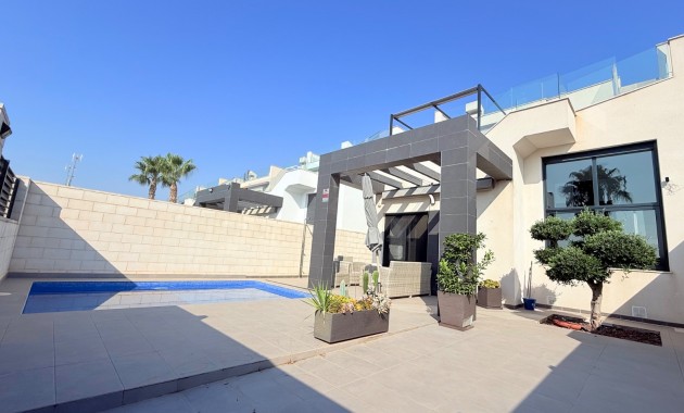 Venta - Villa -
Ciudad Quesada - Pueblo Bravo