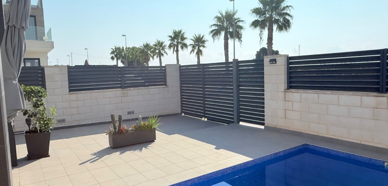Venta - Villa -
Ciudad Quesada - Pueblo Bravo