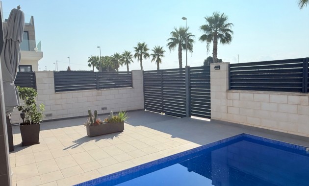 Venta - Villa -
Ciudad Quesada - Pueblo Bravo