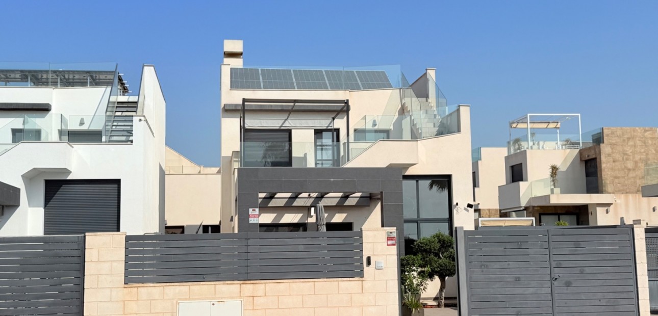 Venta - Villa -
Ciudad Quesada - Pueblo Bravo