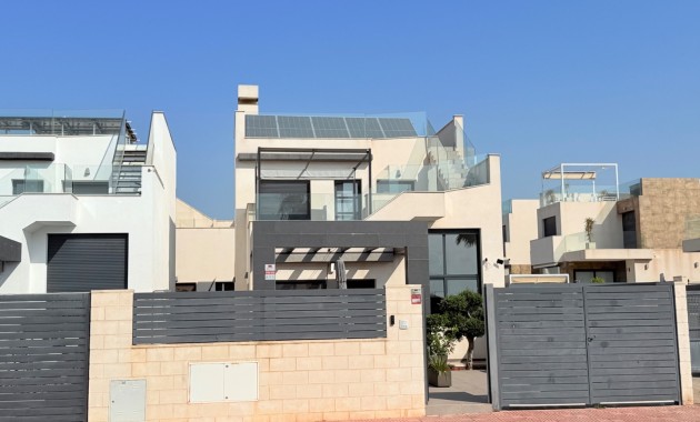 Venta - Villa -
Ciudad Quesada - Pueblo Bravo