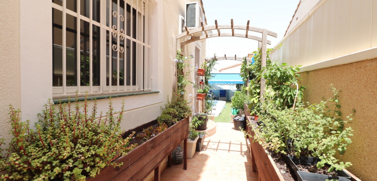 Herverkoop - Detached Villa -
Algorfa - Montebello