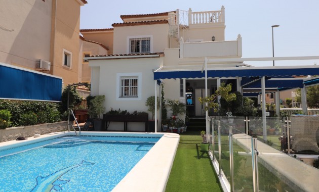 Herverkoop - Detached Villa -
Algorfa - Montebello