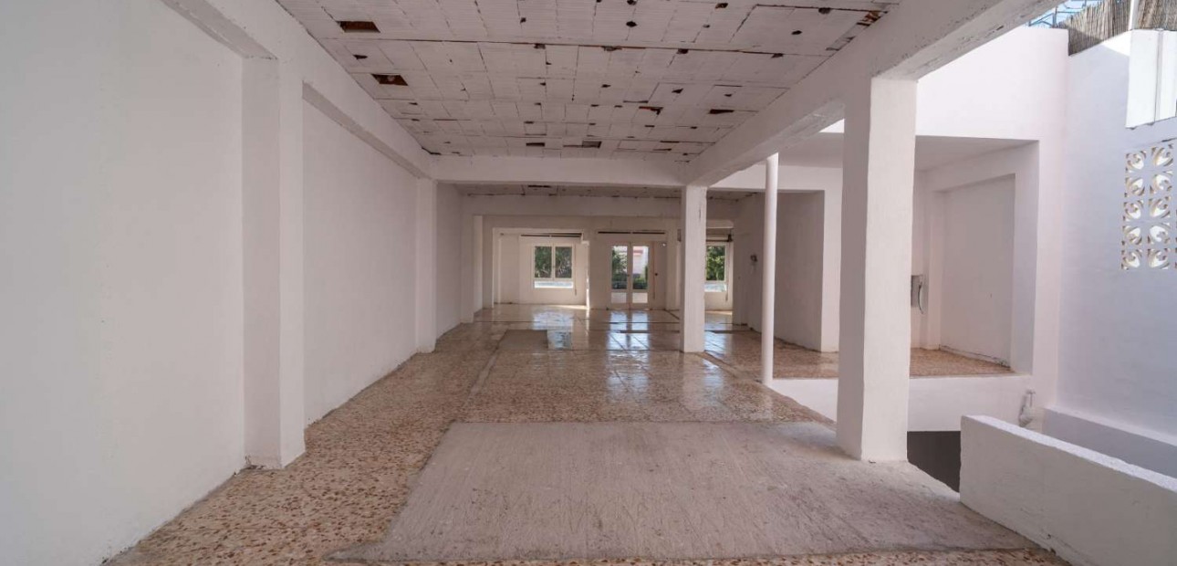 Herverkoop - Building -
Torrevieja - Centro