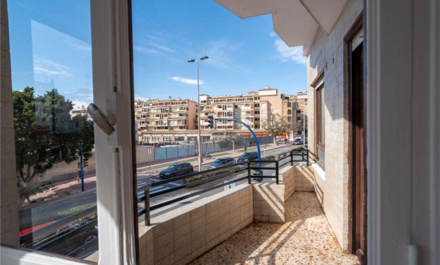Herverkoop - Building -
Torrevieja - Centro