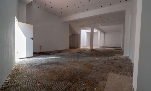 Herverkoop - Building -
Torrevieja - Centro