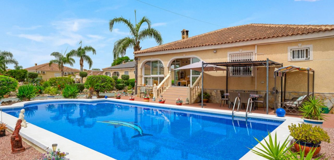 Venta - Villa -
Catral