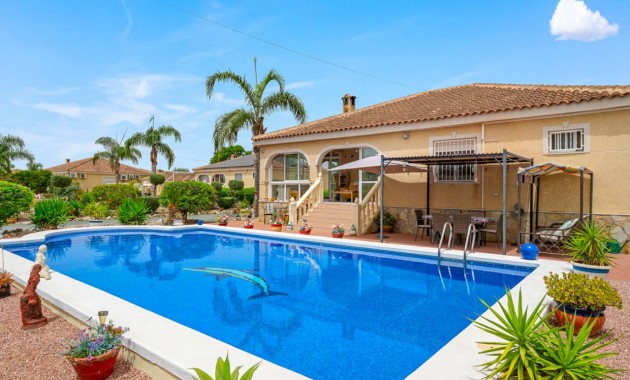 Venta - Villa -
Catral