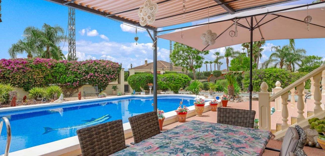 Venta - Villa -
Catral