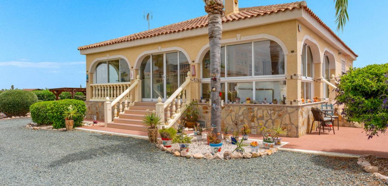 Venta - Villa -
Catral