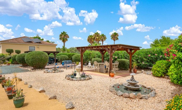 Venta - Villa -
Catral