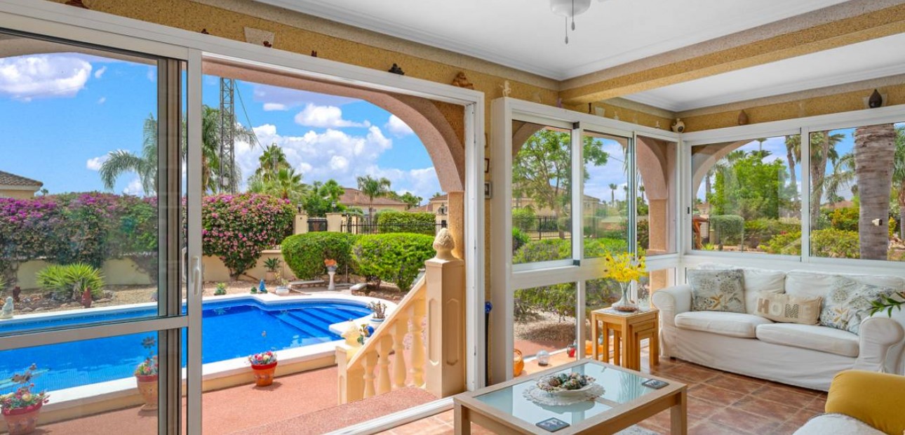 Venta - Villa -
Catral