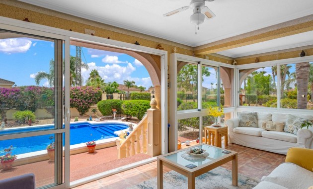 Venta - Villa -
Catral
