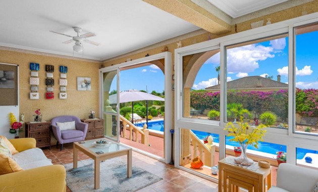 Venta - Villa -
Catral