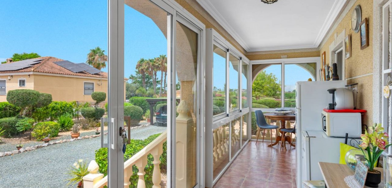 Venta - Villa -
Catral