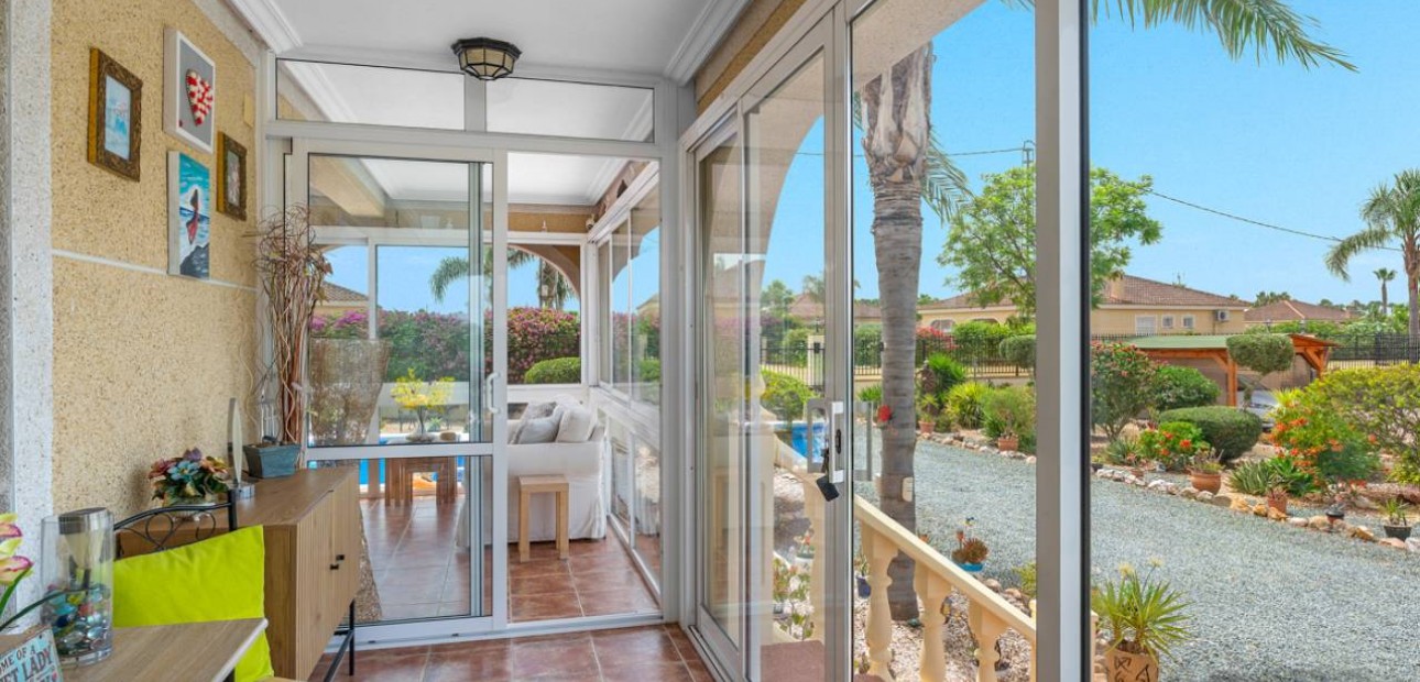 Venta - Villa -
Catral