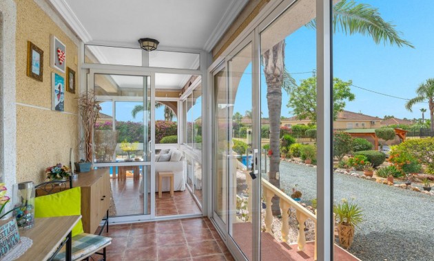 Venta - Villa -
Catral