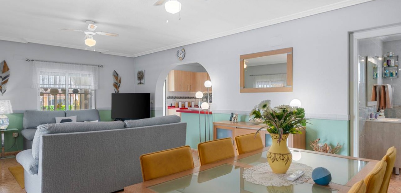 Venta - Villa -
Catral