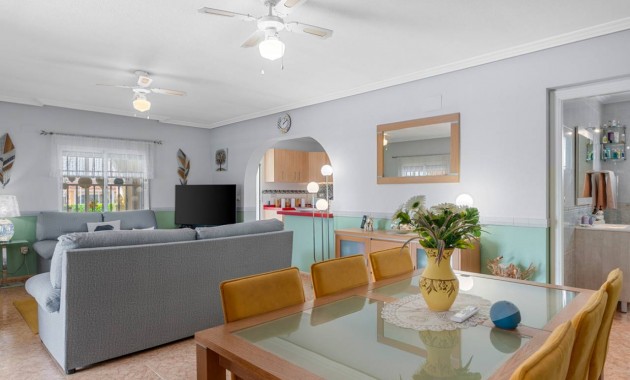 Venta - Villa -
Catral