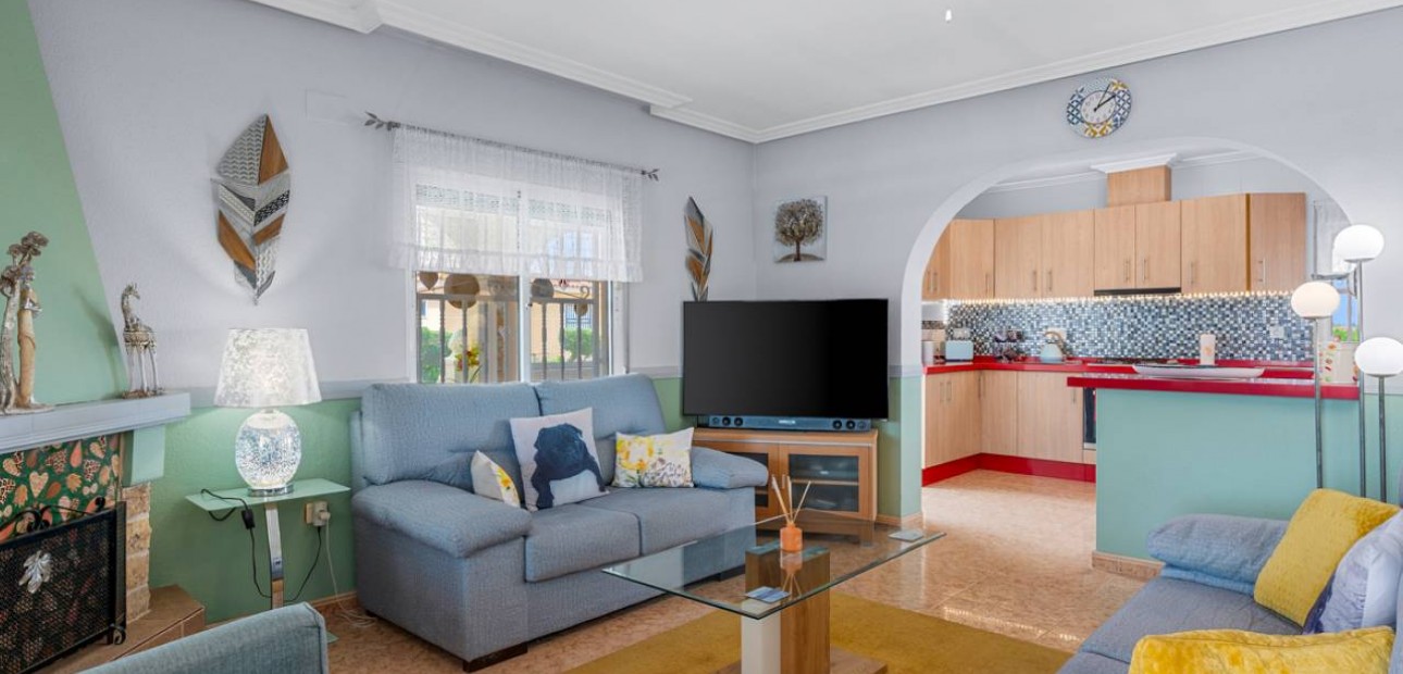 Venta - Villa -
Catral