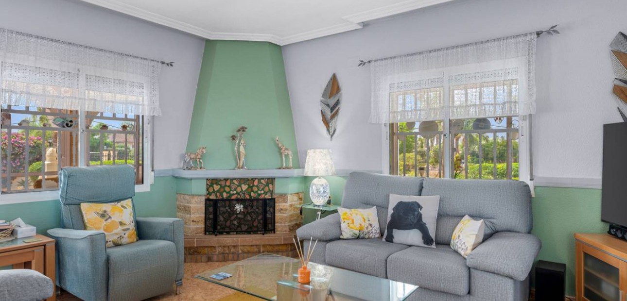 Venta - Villa -
Catral