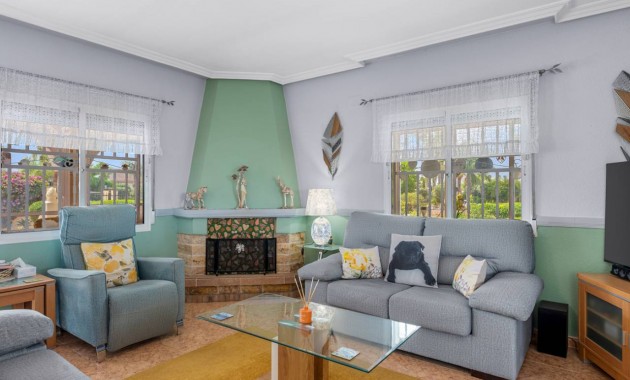 Venta - Villa -
Catral