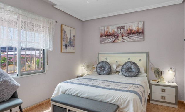 Venta - Villa -
Catral