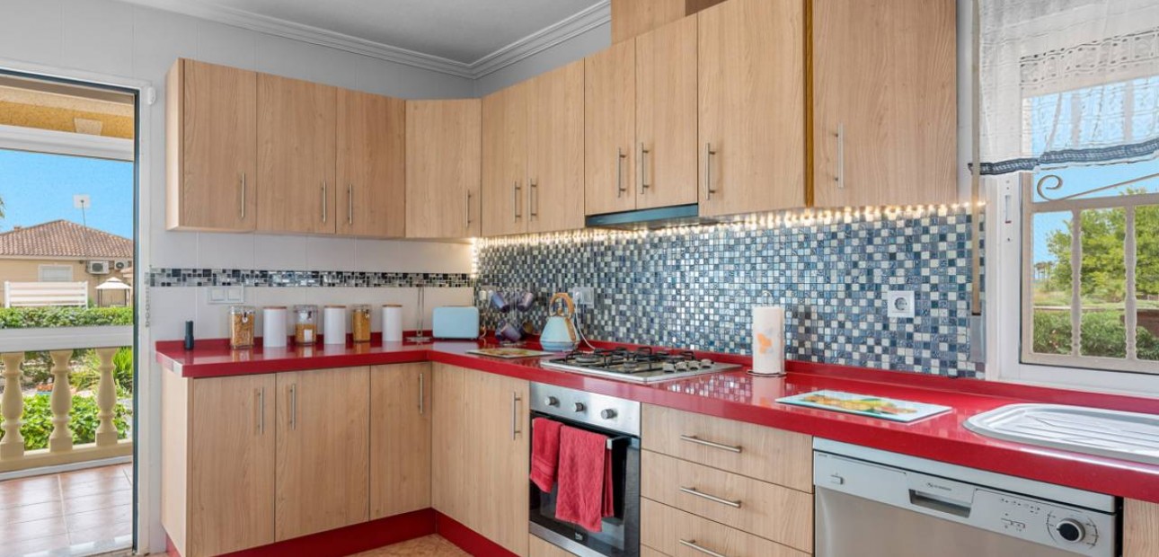 Venta - Villa -
Catral