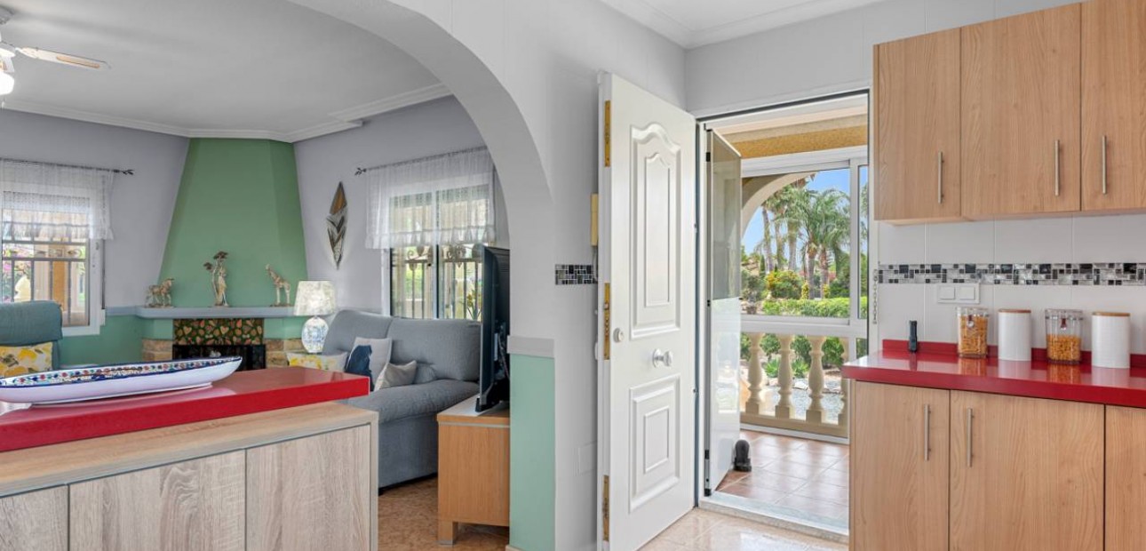 Venta - Villa -
Catral