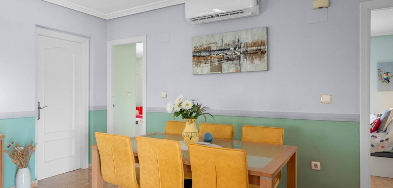 Venta - Villa -
Catral
