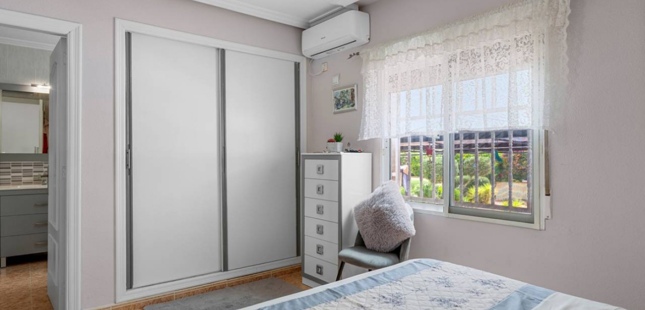 Venta - Villa -
Catral