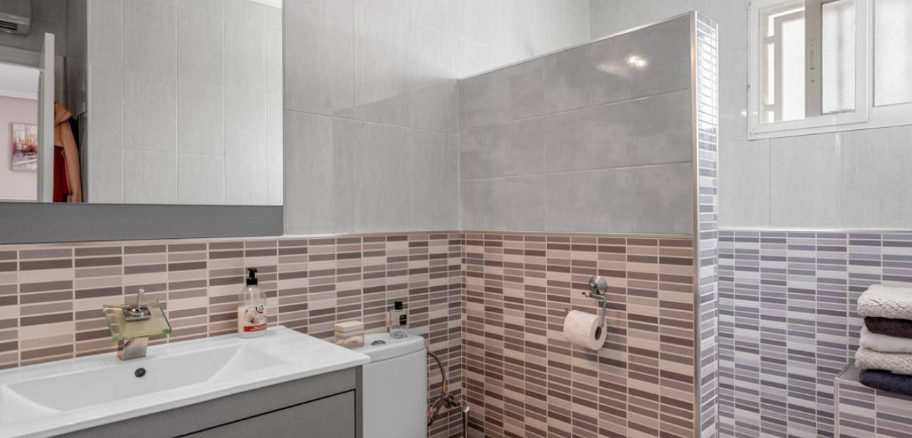 Venta - Villa -
Catral