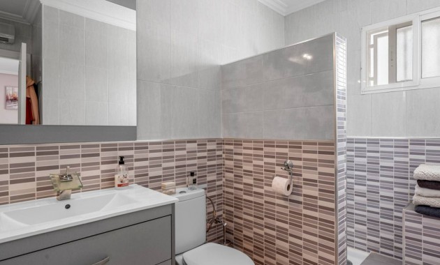 Venta - Villa -
Catral
