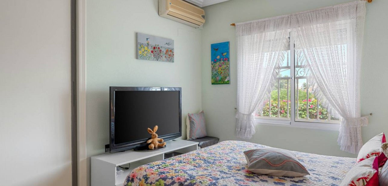 Venta - Villa -
Catral