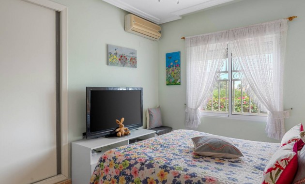 Venta - Villa -
Catral