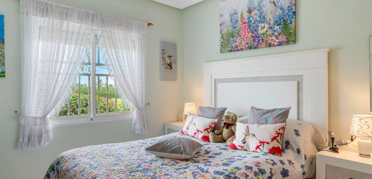 Venta - Villa -
Catral