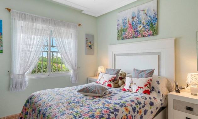 Venta - Villa -
Catral
