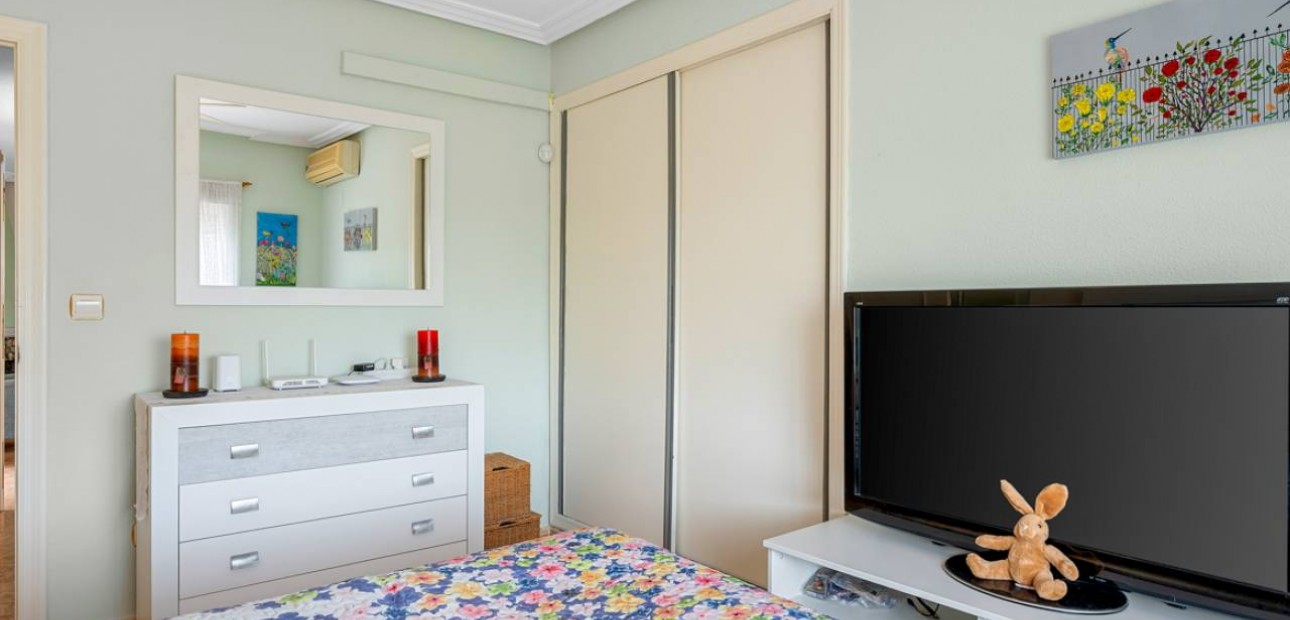 Venta - Villa -
Catral