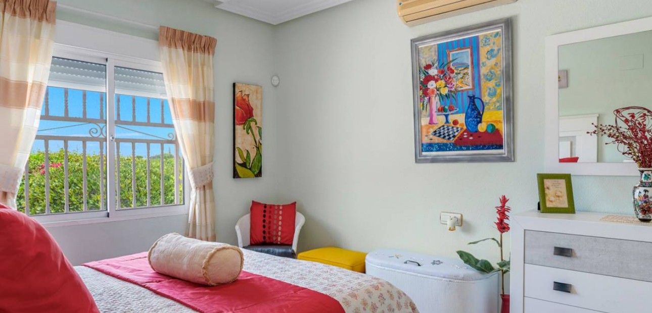 Venta - Villa -
Catral
