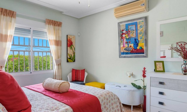 Venta - Villa -
Catral