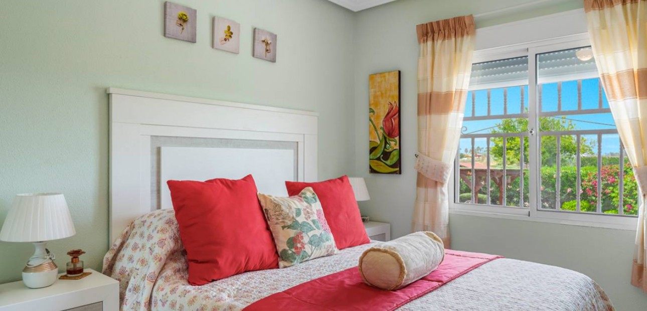 Venta - Villa -
Catral