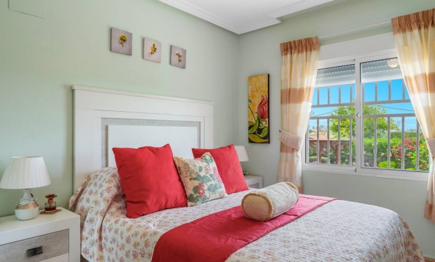 Venta - Villa -
Catral