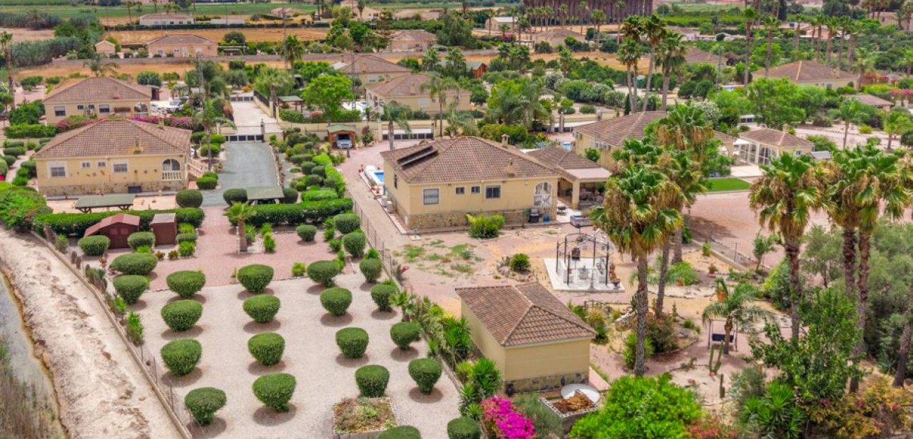 Venta - Villa -
Catral