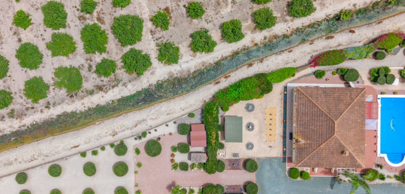 Venta - Villa -
Catral