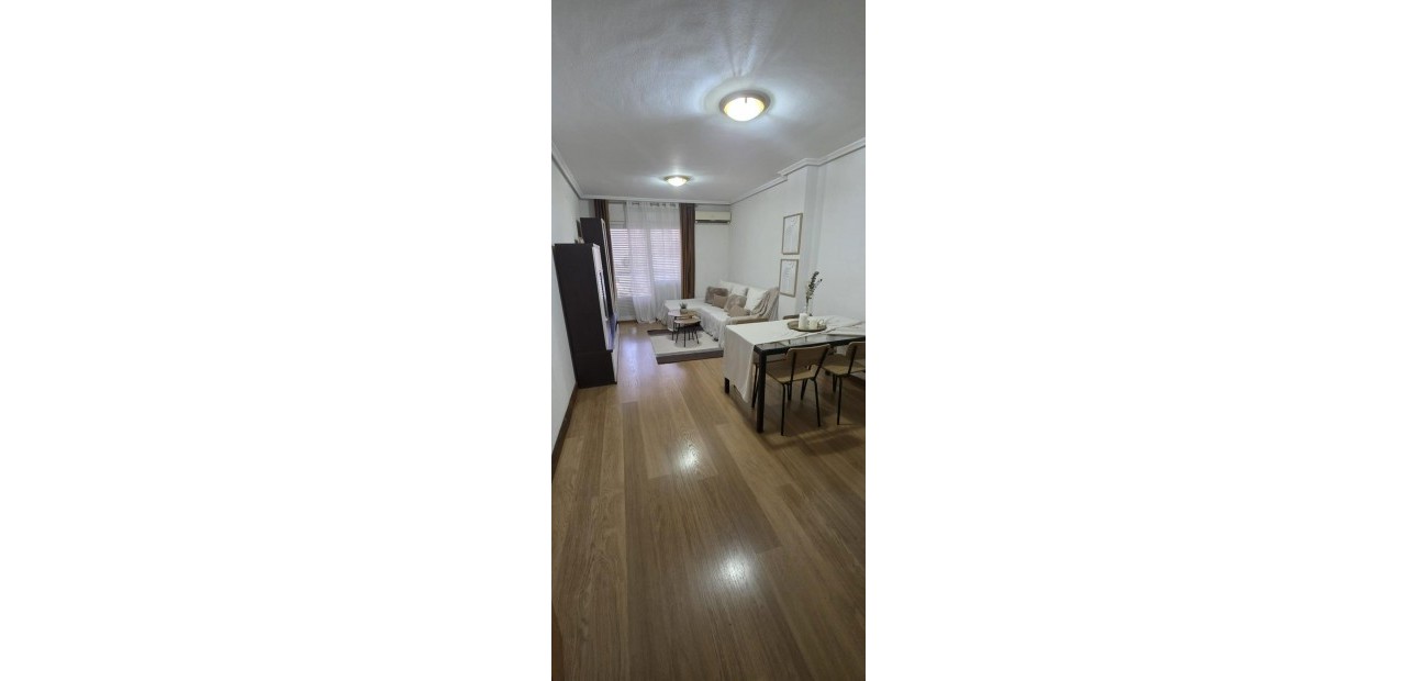 Herverkoop - Appartement / flat -
Torrevieja - Centro