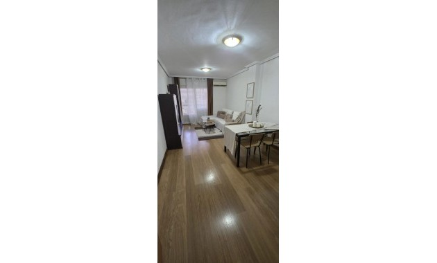 Herverkoop - Appartement / flat -
Torrevieja - Centro